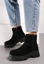 Czarne Botki z Imitacji Zamszu na Tłoczonej Podeszwie Zinqua. Czarne botki damskie Born2be, bez wzorów, z jeansu, eleganckie, bez obcasa, na platformie, bez zapięcia. Za 159.99 zł.