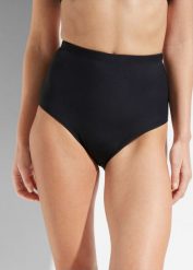 Figi bikini shape, lekki stopień modelowania sylwetki. Czarne bikini bonprix, bez wzorów. Za 82.99 zł.