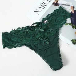 Stringi z koronkową gumką na co dzień Roswitha. Czerwone majtki damskie Intica, z koronki. Za 69.00 zł.