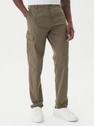 Mustang Spodnie materiałowe Daytona 1016826 Zielony Slim Fit. Zielone spodnie materiałowe męskie Mustang, bez wzorów, z bawełny. Za 349.99 zł.