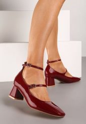 Bordowe Czółenka z Lakierowanej Ekoskóry na Słupku Zapinane na Dwie Sprzączki Tevia. Czerwone czółenka damskie Born2be, bez wzorów, z jeansu, bez obcasa, na słupku, bez zapięcia. Za 54.99 zł.