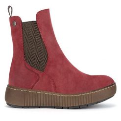 Botki Go Soft. Czerwone botki damskie GO SOFT, bez wzorów, bez obcasa, na płaskiej podeszwie, bez zapięcia. Za 179.99 zł.