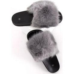 Klapki z futerkiem szare CK107P Grey. Szare klapki damskie ButyModne, bez wzorów, bez obcasa, bez zapięcia. Za 84.43 zł.