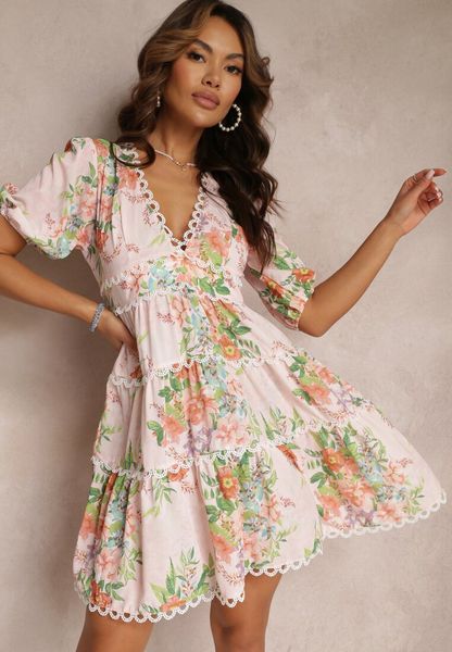 Jasnoróżowa Kwiecista Sukienka Mini z Koronkowymi Wstawkami i Krótkim Rękawem Palosun. Czerwone sukienki damskie Renee, na lato, l, bez wzorów, z koronki, bez kołnierzyka, bez ramiączek, mini. Za 129.99 zł.