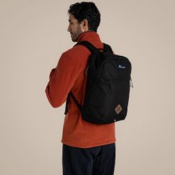 Klasyczny plecak Craghoppers Kiwi II. Czarne plecaki męskie Craghoppers, bez wzorów, z materiału, eleganckie. Za 258.00 zł.