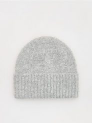 Czapka beanie z domieszką wełny - jasnoszary. Szare czapki damskie Reserved, bez wzorów, z wełny. W wyprzedaży za 17.99 zł.