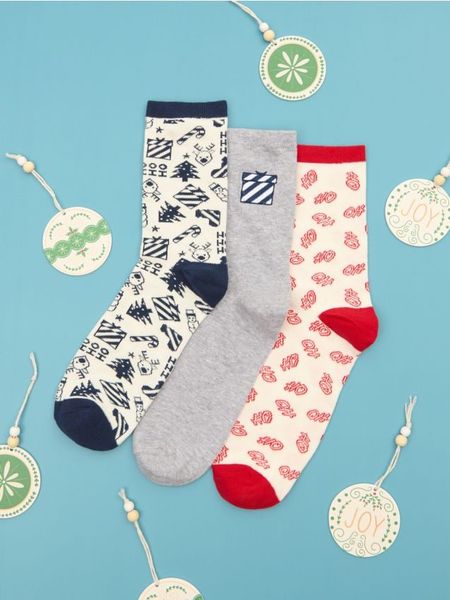 Skarpetki 3 pack - wielobarwny. Skarpety męskie Sinsay, bez wzorów. Za 15.99 zł.