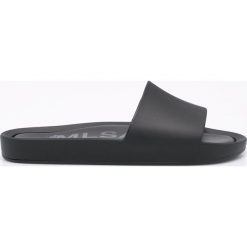 Melissa - Klapki. Czarne klapki damskie Melissa, bez wzorów, z kauczuku, bez obcasa, na obcasie, bez zapięcia. W wyprzedaży za 129.90 zł.