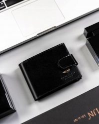 Portfel męski PETERSON PTN 22302L-VT czarny. Czarne portfele męskie Peterson, bez wzorów. Za 80.00 zł.