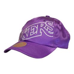 Czapka z daszkiem Mitchell & Ness NBA Los Angeles Lakers Snapback -LALYYPPPPURP. Fioletowe czapki damskie Mitchell & Ness, bez wzorów, sportowe. Za 89.00 zł.