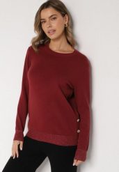 Bordowy Sweter z Guzikami z Boku Tusiana. Czerwone swetry nierozpinane damskie Born2be, bez wzorów, z jeansu, klasyczne, bez kołnierzyka, bez ramiączek. Za 79.99 zł.