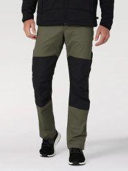 WRANGLER ATG REINFORCED SOFTSHELL PANT MĘSKIE SPODNIE MATERIAŁOWE DUSTY OLIVE WC3TAWX45 112324341. Zielone spodnie materiałowe męskie Wrangler, bez wzorów, z materiału. Za 239.99 zł.