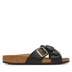 Klapki Birkenstock. Czarne klapki damskie Birkenstock, bez wzorów, bez obcasa, bez zapięcia. Za 589.99 zł.