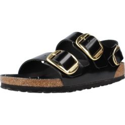 Sandały Birkenstock Milano Big Buckle. Czarne sandały damskie Birkenstock, bez wzorów, ze skóry, bez obcasa, bez zapięcia. Za 786.70 zł.