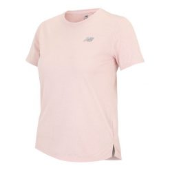 Koszulka damska New Balance WT41253RUH – różowa. Czerwone bluzki damskie New Balance, l, bez wzorów, z materiału, sportowe, bez kołnierzyka, bez ramiączek. Za 139.99 zł.