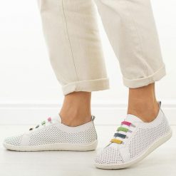 Białe skórzane półbuty damskie barefoot Jezzi Ol38-5. Białe półbuty damskie Jezzi, na jesień, w ażurowe wzory, z jeansu, klasyczne, bez obcasa, na płaskiej podeszwie, bez zapięcia. Za 239.00 zł.