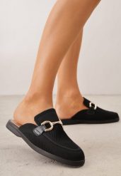 Czarne Klapki Mule Ozdobione Klamrą Peromela. Czarne klapki damskie Renee, bez wzorów, z dzianiny, eleganckie, bez obcasa, na płaskiej podeszwie, bez zapięcia. Za 89.99 zł.