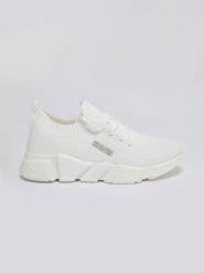 Sneakersy damskie lekkie białe JJ274268 101. Białe obuwie sportowe damskie BIG STAR, bez wzorów, z jeansu, bez zapięcia. W wyprzedaży za 199.99 zł.