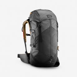 Plecak trekkingowy męski Forclaz MT100 Easyfit 50 litrów. Czarne plecaki męskie FORCLAZ, bez wzorów, z poliesteru, sportowe. Za 299.99 zł.