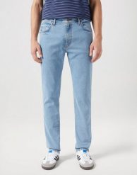 WRANGLER LARSTON MĘSKIE SPODNIE JEANSOWE JEANSY DŻINSY GOOD VIBES 112350666 W18S016839. Jeansy męskie Wrangler, z jeansu. Za 229.99 zł.