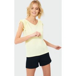 Top z wiązaniami na ramionach. Topy damskie Greenpoint, bez wzorów, z bawełny, bez kołnierzyka, bez ramiączek. Za 19.99 zł.