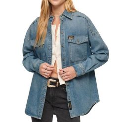 Damska koszula dżinsowa oversize Superdry. Niebieskie koszule damskie Superdry, m, z aplikacjami, z bawełny, eleganckie, bez kołnierzyka, bez ramiączek. Za 310.50 zł.