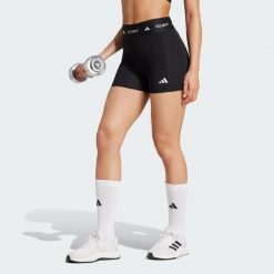 Krótkie legginsy TECHFIT Stay In Play. Czarne legginsy damskie Adidas, bez wzorów, z materiału. Za 199.00 zł.