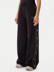 Guess Spodnie dresowe V5BB12 KCX22 Czarny Wide Leg. Czarne spodnie dresowe damskie Guess, z aplikacjami, z dresówki. Za 339.99 zł.