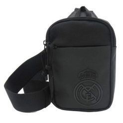 Real Madryt saszetka na ramię Cross Body Bag czarna. Czarne saszetki i nerki męskie REAL MADRID, na ramię. Za 89.00 zł.
