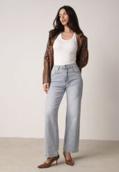 Jasnoniebieskie Szerokie Jeansy z Bawełną o Prostym Kroju z Wysokim Stanem Miovera. Niebieskie jeansy damskie Born2be, bez wzorów, z bawełny, eleganckie, z podwyższonym stanem. Za 89.99 zł.