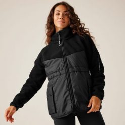 Christian Lacroix Arrigas damska casualowa hybrydowa pikowana kurtka. Czarne kurtki sportowe damskie Regatta, bez wzorów, z puchu, bez ramiączek, bez kaptura, trekkingowe. W wyprzedaży za 377.40 zł.