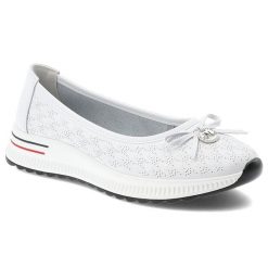 Półbuty damskie Filippo, cholewka ze skóry naturalnej perforowanej wsuwany fason z zabudowanym przodem na lekkiej podeszwie, białe, DP6718/26. Białe półbuty damskie Filippo, bez wzorów, ze skóry, bez obcasa, bez zapięcia. Za 169.00 zł.