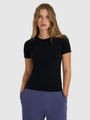 4F T-shirt z prążkowanej dzianiny z modalem damski - czarny S. Czarne t-shirty damskie 4F, s, bez wzorów, z dzianiny, klasyczne, bez kołnierzyka, bez ramiączek. W wyprzedaży za 69.99 zł.