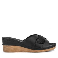 Klapki Go Soft. Czarne klapki damskie GO SOFT, bez wzorów, bez obcasa, bez zapięcia. Za 149.99 zł.