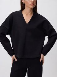 Bluza z dekoltem V - czarny. Czarne bluzy damskie Reserved, l, bez wzorów, z bawełny, bez ramiączek, bez kaptura. Za 89.99 zł.