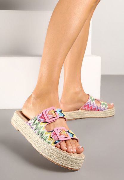 Różowe Klapki na Grubej Plecionej Podeszwie z Geometrycznym Wzorem Tyssedi. Czerwone klapki damskie Born2be, na lato, bez wzorów, z jeansu, bez obcasa, na płaskiej podeszwie, bez zapięcia. Za 89.99 zł.