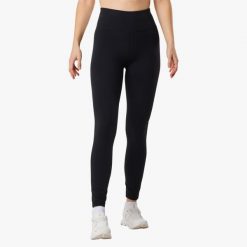 Długie legginsy treningowe damskie Swedemount Move Long Tights szybkoschnące. Czarne bielizna sportowa damska SWEDEMOUNT, bez wzorów, z tkaniny. Za 185.00 zł.