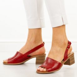 Bordowe skórzane sandały damskie Sergio Leone Sk574s. Czerwone sandały damskie Sergio Leone, bez wzorów, z jeansu, bez obcasa, na obcasie, bez zapięcia. Za 229.00 zł.