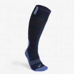 Ciepłe skarpety jeździeckie dla dorosłych niebieskie. Niebieskie skarpetki damskie Decathlon, bez wzorów, z wełny. Za 39.99 zł.