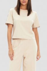 GUESS Beżowy bawełniany t-shirt damski z lampasami Britney, Rozmiar L. Brązowe t-shirty damskie Guess, l, z aplikacjami, z bawełny, eleganckie, bez kołnierzyka, bez ramiączek. Za 219.99 zł.