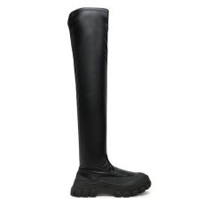 Muszkieterki Weekend Max Mara. Czarne kozaki damskie Weekend Max Mara, bez wzorów, bez obcasa, na płaskiej podeszwie, bez zapięcia. Za 1,389.00 zł.