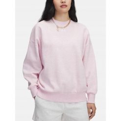 Bluza Damska Under Armour Dresowa Bez Kaptura Rival Fleece OS Crew. Czerwone bluzy damskie Under Armour, bez wzorów, z dresówki, sportowe, bez ramiączek, bez kaptura. Za 199.99 zł.
