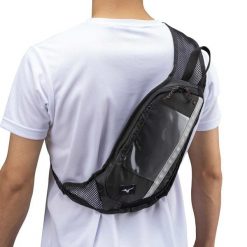 Torba na ramię Mizuno Night Run. Czarne torby sportowe męskie Mizuno, bez wzorów, z materiału, na ramię. Za 225.15 zł.