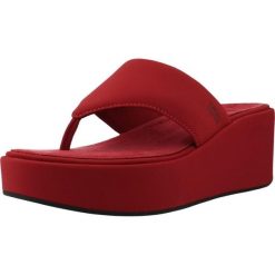 Sandały FITFLOP PLATFFORMS WEDGE Czerwony. Czerwone sandały damskie FIT FLOP, bez wzorów, z materiału, bez obcasa, bez zapięcia. Za 296.99 zł.
