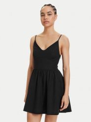 Tommy Jeans Sukienka letnia Skater DW0DW22345 Czarny Slim Fit. Czarne sukienki damskie Tommy Jeans, na lato, l, bez wzorów, z jeansu, bez kołnierzyka, bez ramiączek. Za 489.99 zł.