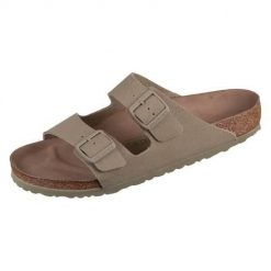 Klapki męskie Birkenstock Arizona Vegan. Brązowe klapki męskie Birkenstock, bez wzorów, z materiału, bez zapięcia. Za 505.90 zł.