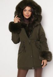 Ciemnozielona Kurtka Parka z Futerkiem i Ściągaczem Hegade. Zielone kurtki damskie Born2be, l, z aplikacjami, z futra, bez kaptura. Za 369.99 zł.