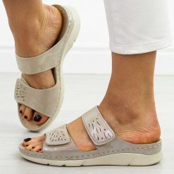 Złote klapki damskie Potocki 90321. Żółte klapki damskie POTOCKI, na lato, bez wzorów, ze skóry, klasyczne, bez obcasa, bez zapięcia. Za 119.00 zł.