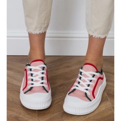 Różowe trampki damskie na platformie. Czerwone trampki i tenisówki damskie bez wzorów, z tkaniny, bez zapięcia. Za 74.48 zł.