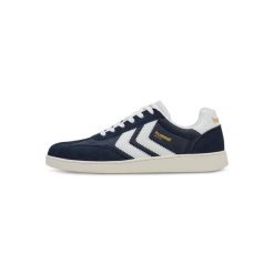 Trenerzy Hummel VM78 CPH. Białe buty sportowe męskie Hummel, bez wzorów, z nylonu, bez zapięcia. Za 340.00 zł.